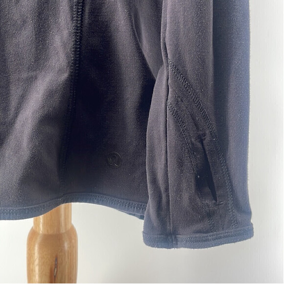 Lululemon Making Moves Long Sleeve
Black sz 6 - Picture 7 of 12